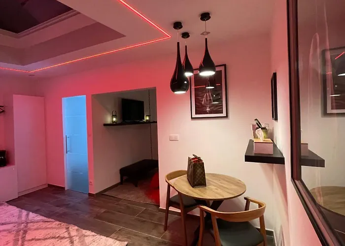 Alojamento de Acomodação e Pequeno-almoço Charnel - 50 Nuances Liège